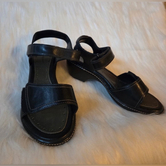 Rockport Classic Comfort Kitten Heel Genuine Leather Sandals (NWOT) - Picture 4 of 9